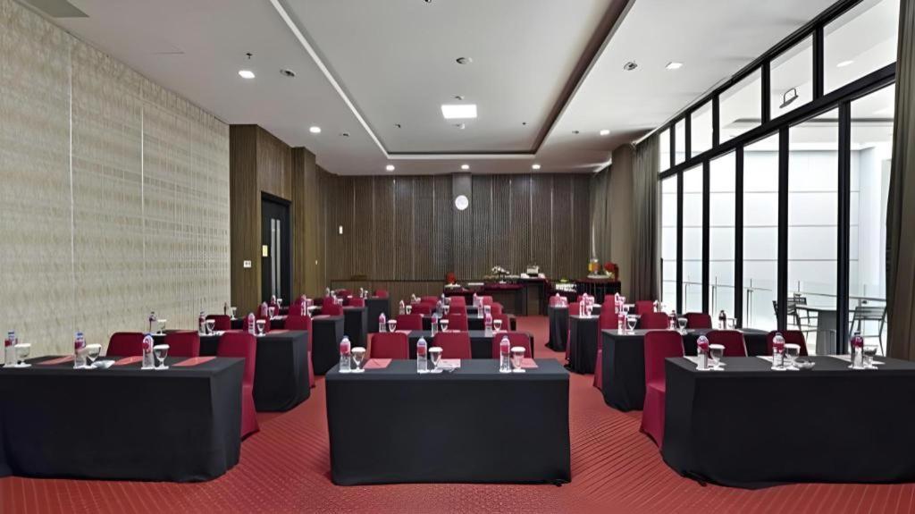 Travello Hotel Бандунг Экстерьер фото