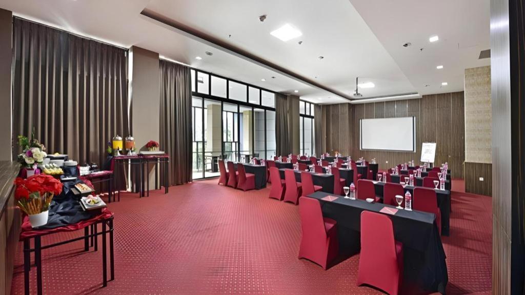 Travello Hotel Бандунг Экстерьер фото