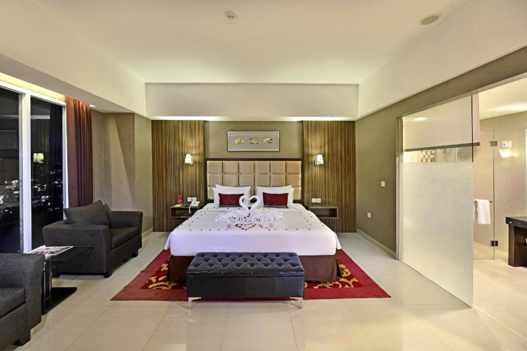 Travello Hotel Бандунг Экстерьер фото